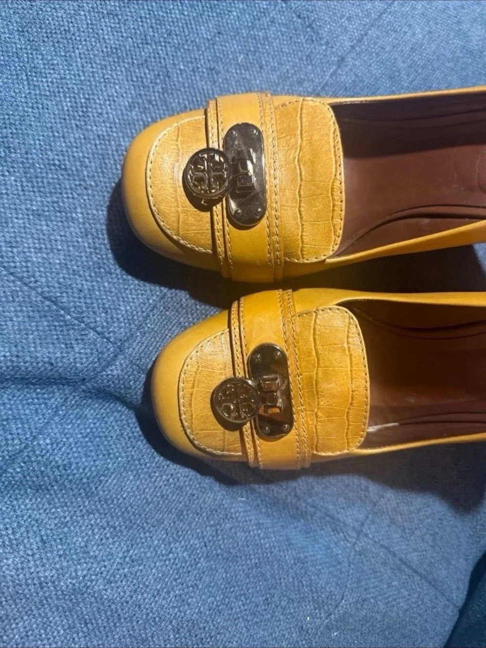 Tory Burch Mustard Leather Logo-Accent Pumps